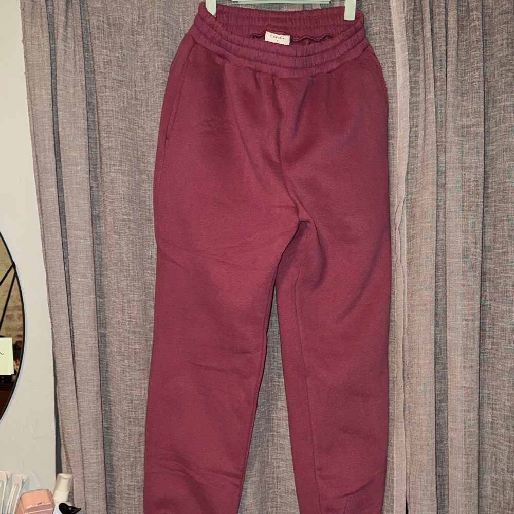 Travel Essentials Sweatpants Limited Edition Berry Size Medium *NEVER WORN* - Picture 5 of 6
